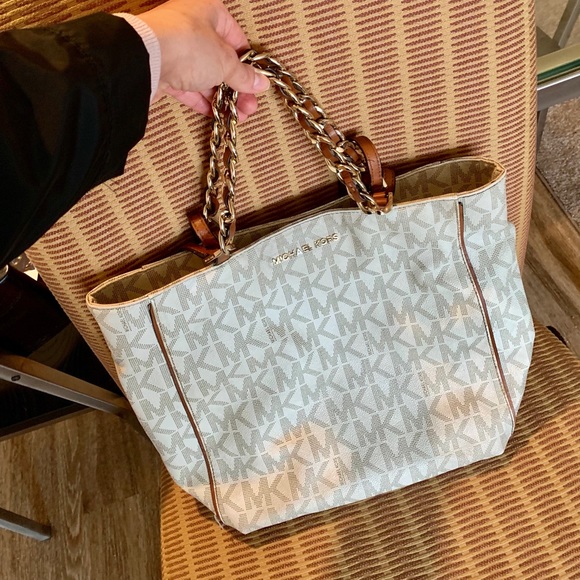 Michael Kors Handbags - MICHAEL KORS TOTE